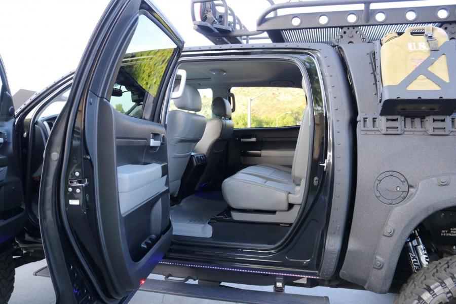 Интерьер Toyota Tundra CrewMax 4x4 Zombie Apocalypse 2013 года  (фото 331 из 461)